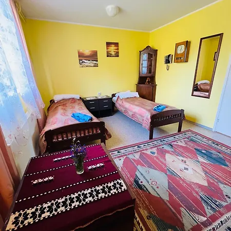 Torgu Royal بيت شباب Iide